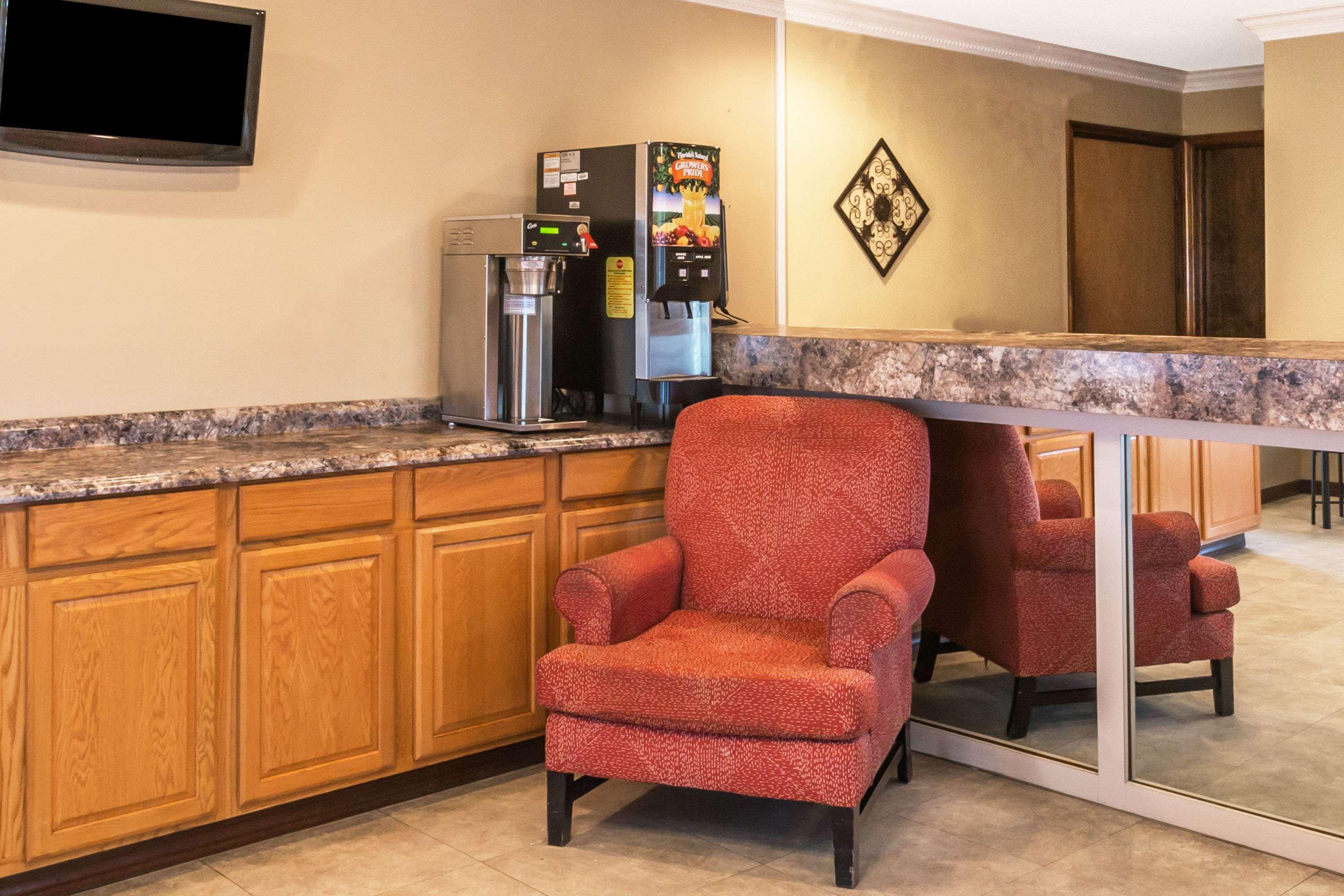 Days Inn By Wyndham Madison Esterno foto