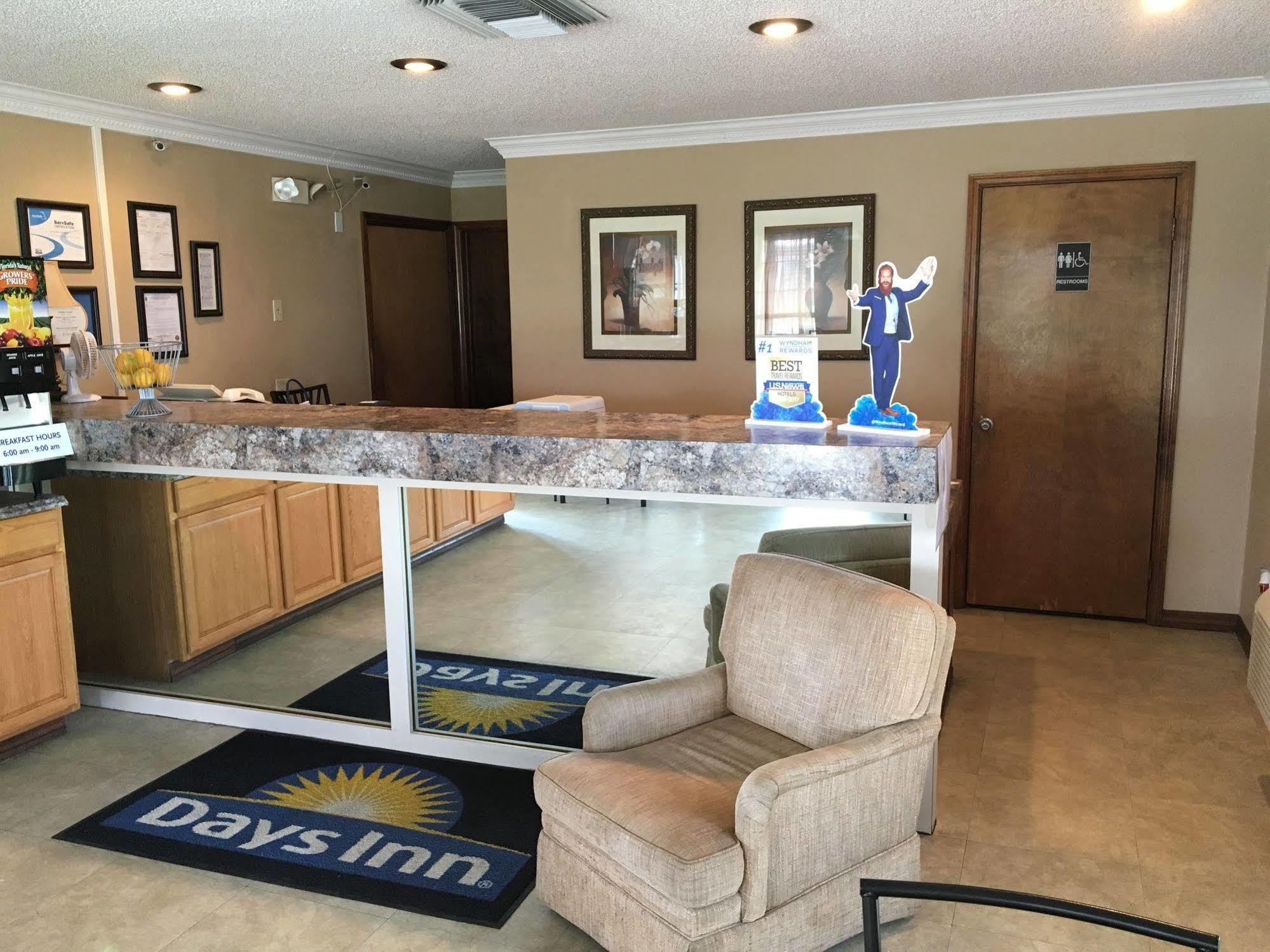 Days Inn By Wyndham Madison Esterno foto