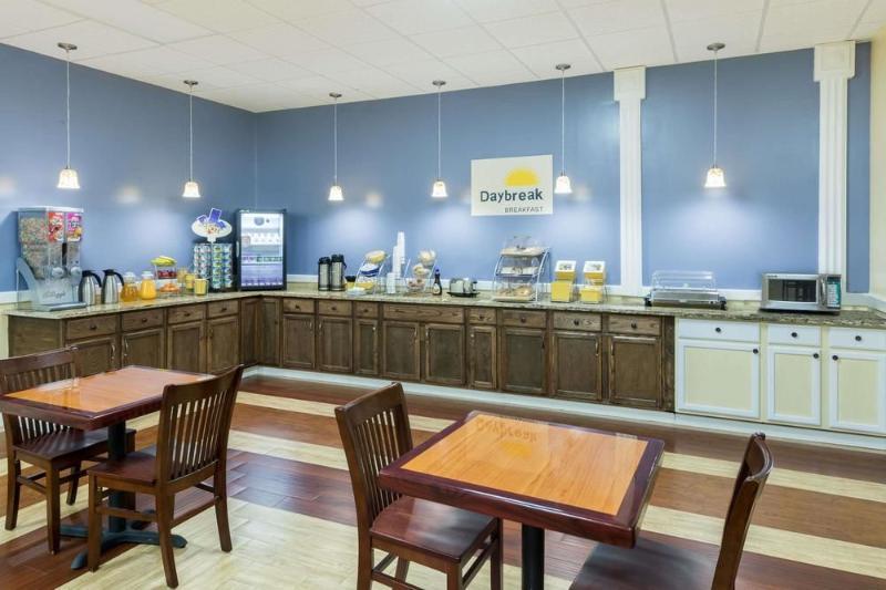 Days Inn By Wyndham Madison Esterno foto